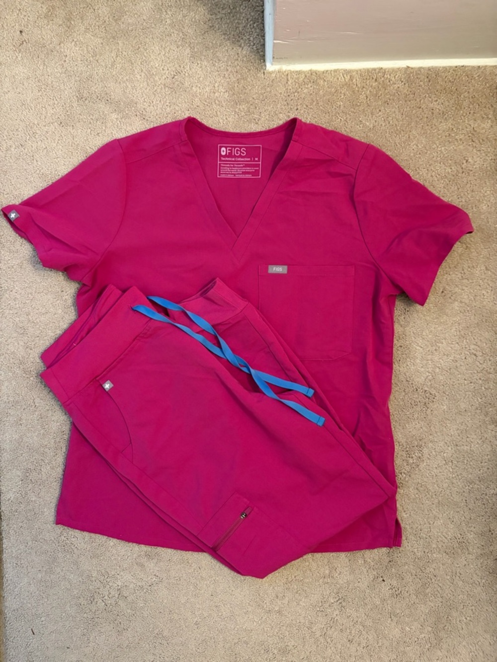 FIGS Catarina Scrub Set Raspberry Sorbet Medium Top Medium Petite Zamora Jogger